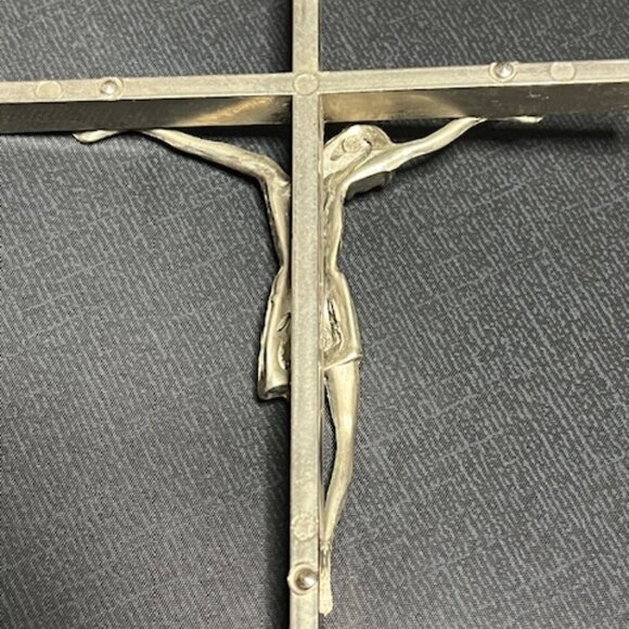 VTG Silver Tone Metal Jesus on Cross Crucifix Wall Hanging Religious 7.75"x4.5" - Picture 5 of 16